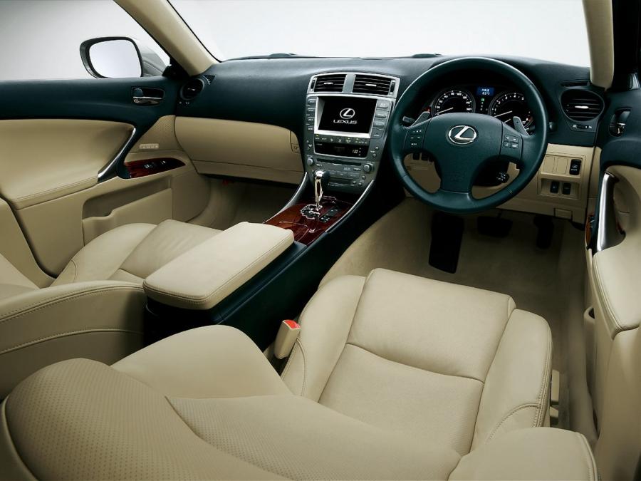  Lexus IS350 2005 года  (JP) (фото 2 из 10)